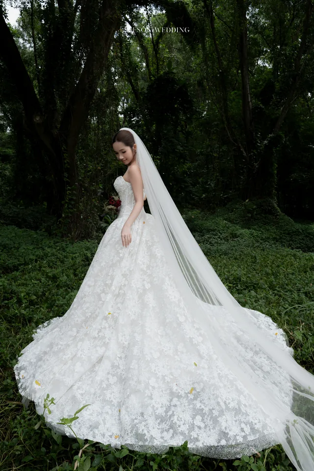 Ảnh cưới Rừng xanh & vest be tại Rừng ngoại thành TP.HCM — Rừng Sài Gòn — Concept 4, SeesonWedding (ảnh 1/37)