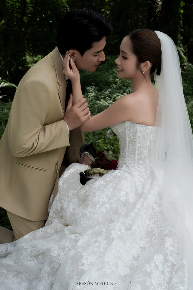 Ảnh cưới Rừng xanh & vest be tại Rừng ngoại thành TP.HCM — Rừng Sài Gòn — Concept 4, SeesonWedding (ảnh 4/37)