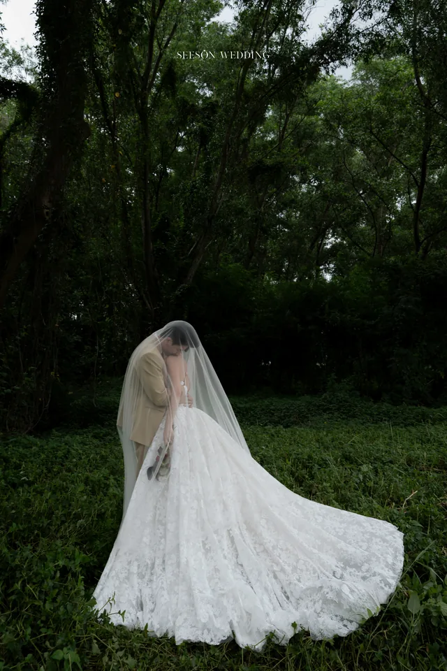 Ảnh cưới Rừng xanh & vest be tại Rừng ngoại thành TP.HCM — Rừng Sài Gòn — Concept 4, SeesonWedding (ảnh 6/37)