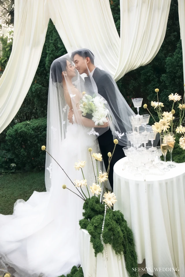 Ảnh cưới Vườn xanh & voan dài tại Phim trường Vũ Garden, TP.HCM — Nguyên & Linh — Vũ Garden, SeesonWedding (ảnh 10/29)