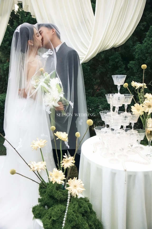Ảnh cưới Vườn xanh & voan dài tại Phim trường Vũ Garden, TP.HCM — Nguyên & Linh — Vũ Garden, SeesonWedding (ảnh 11/29)