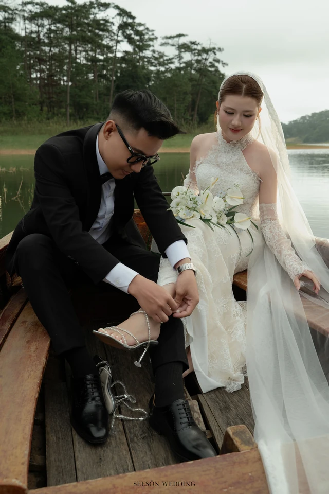 Ảnh cưới Thuyền gỗ & sương hồ tại Suối Tía, hồ Tuyền Lâm, Đà Lạt — Suối Tía — Đà Lạt, SeesonWedding (ảnh 4/33)