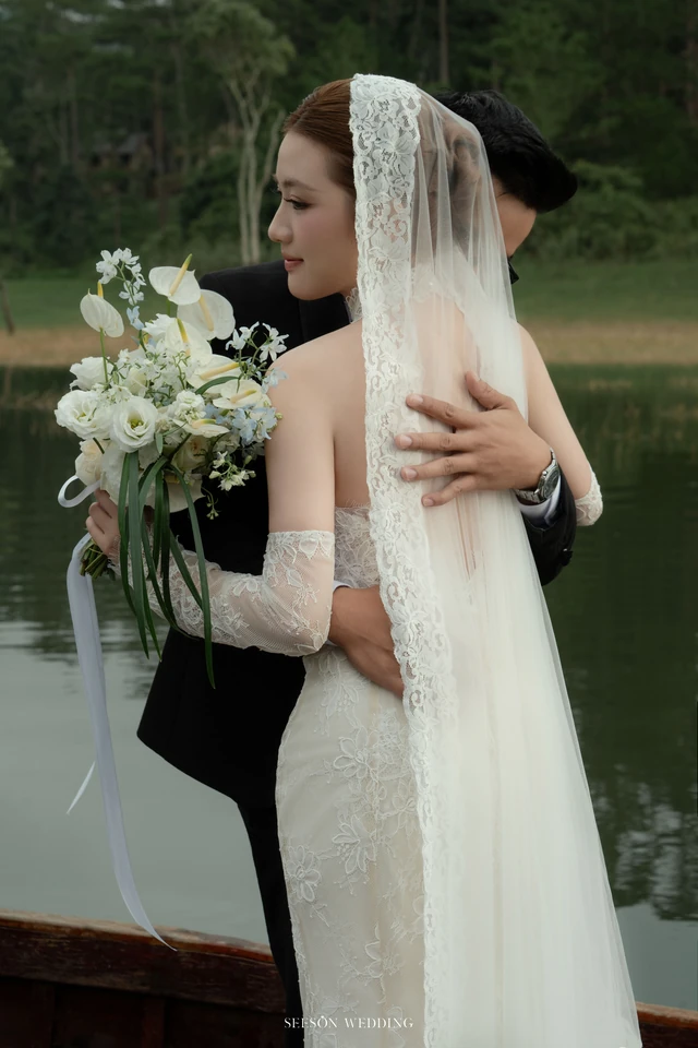 Ảnh cưới Thuyền gỗ & sương hồ tại Suối Tía, hồ Tuyền Lâm, Đà Lạt — Suối Tía — Đà Lạt, SeesonWedding (ảnh 13/33)