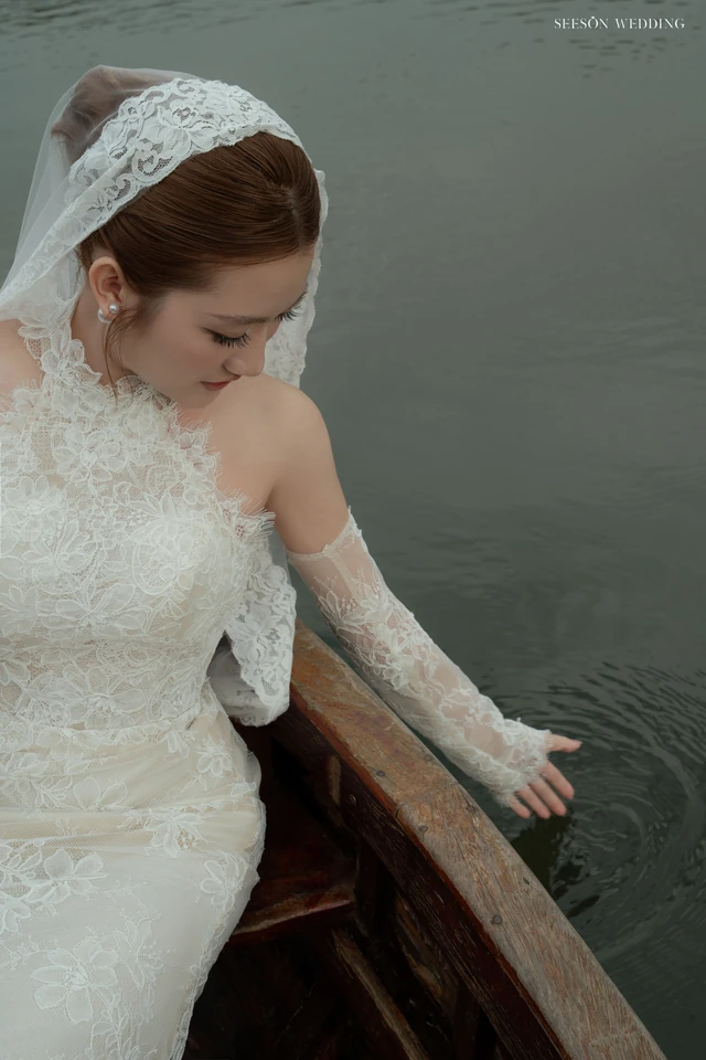 Ảnh cưới Thuyền gỗ & sương hồ tại Suối Tía, hồ Tuyền Lâm, Đà Lạt — Suối Tía — Đà Lạt, SeesonWedding (ảnh 14/33)