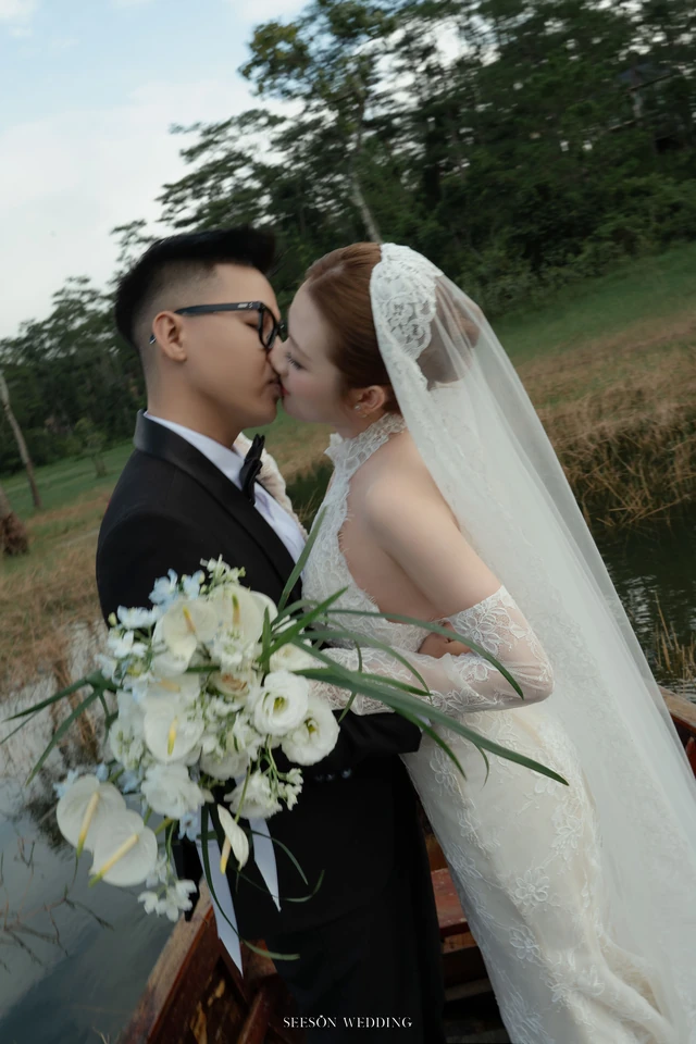 Ảnh cưới Thuyền gỗ & sương hồ tại Suối Tía, hồ Tuyền Lâm, Đà Lạt — Suối Tía — Đà Lạt, SeesonWedding (ảnh 16/33)