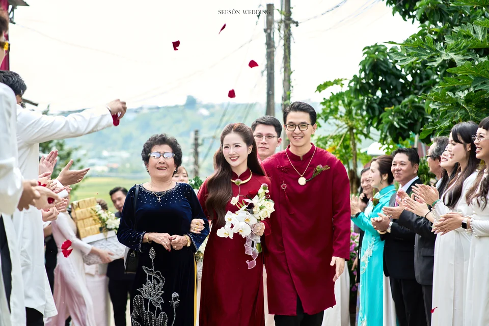 Ảnh cưới Áo dài đỏ & lễ gia tiên tại TP. Hồ Chí Minh — Áo Dài — Lễ Gia Tiên, SeesonWedding (ảnh 59/108)