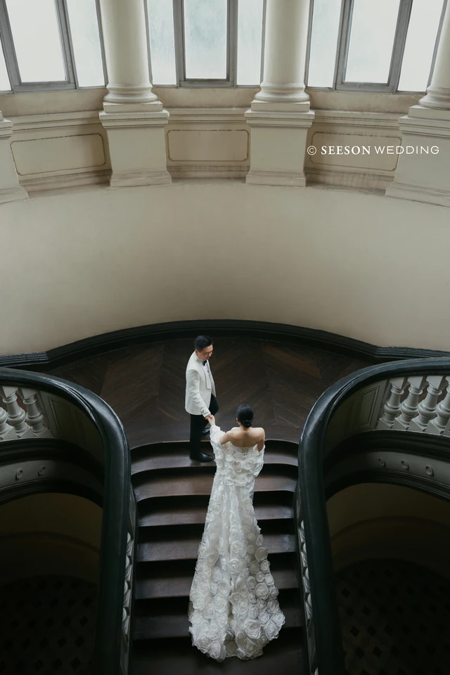 Ảnh cưới Kiến trúc cổ & cầu thang tại Bảo tàng Mỹ thuật TP.HCM, Quận 1 — Bảo Tàng Mỹ Thuật, SeesonWedding (ảnh 7/21)