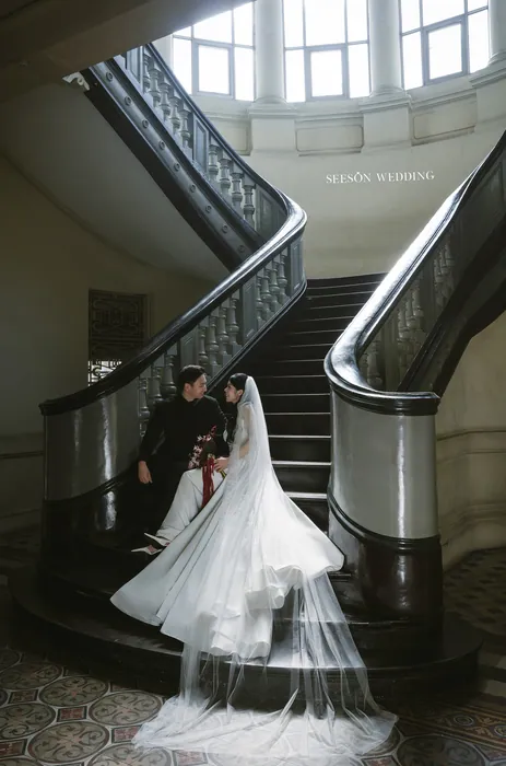 Bảo Tàng Mỹ Thuật — Cầu Thang Cổ — chụp ảnh cưới Bảo tàng Mỹ thuật TP.HCM bởi SeesonWedding