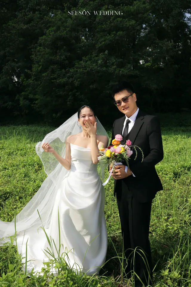 Ảnh cưới Đồng cỏ, voan dài & hoa rực rỡ tại Ngoại cảnh Sài Gòn, TP.HCM — Bộ Ảnh KOL — Ngoại Cảnh Sài Gòn, SeesonWedding (ảnh 11/59)