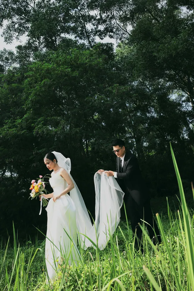 Ảnh cưới Đồng cỏ, voan dài & hoa rực rỡ tại Ngoại cảnh Sài Gòn, TP.HCM — Bộ Ảnh KOL — Ngoại Cảnh Sài Gòn, SeesonWedding (ảnh 26/59)
