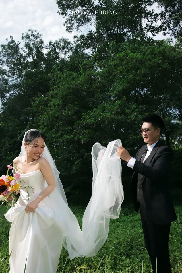 Ảnh cưới Đồng cỏ, voan dài & hoa rực rỡ tại Ngoại cảnh Sài Gòn, TP.HCM — Bộ Ảnh KOL — Ngoại Cảnh Sài Gòn, SeesonWedding (ảnh 27/59)