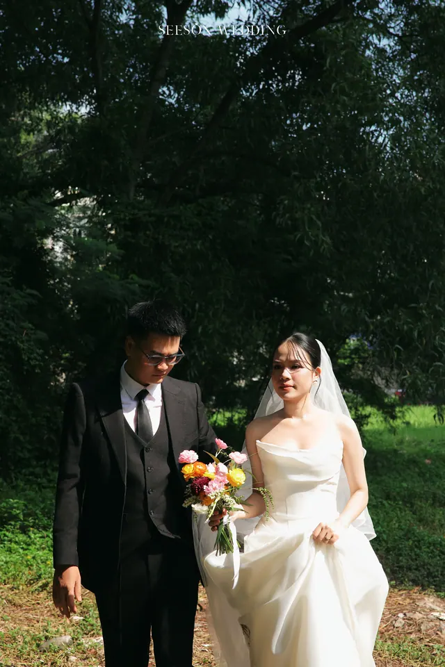 Ảnh cưới Đồng cỏ, voan dài & hoa rực rỡ tại Ngoại cảnh Sài Gòn, TP.HCM — Bộ Ảnh KOL — Ngoại Cảnh Sài Gòn, SeesonWedding (ảnh 34/59)