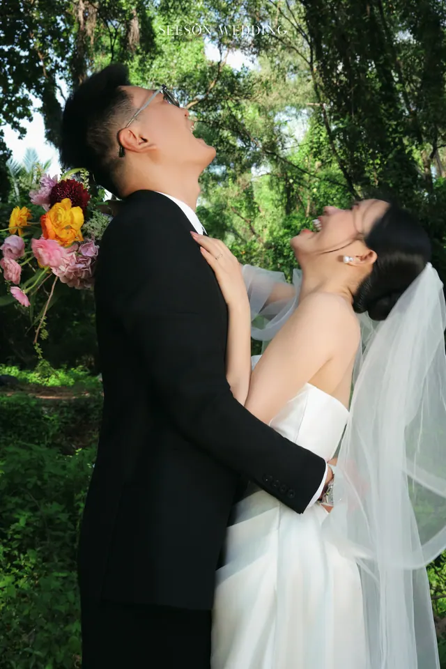 Ảnh cưới Đồng cỏ, voan dài & hoa rực rỡ tại Ngoại cảnh Sài Gòn, TP.HCM — Bộ Ảnh KOL — Ngoại Cảnh Sài Gòn, SeesonWedding (ảnh 42/59)
