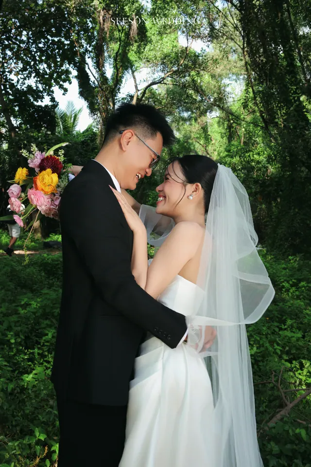 Ảnh cưới Đồng cỏ, voan dài & hoa rực rỡ tại Ngoại cảnh Sài Gòn, TP.HCM — Bộ Ảnh KOL — Ngoại Cảnh Sài Gòn, SeesonWedding (ảnh 43/59)