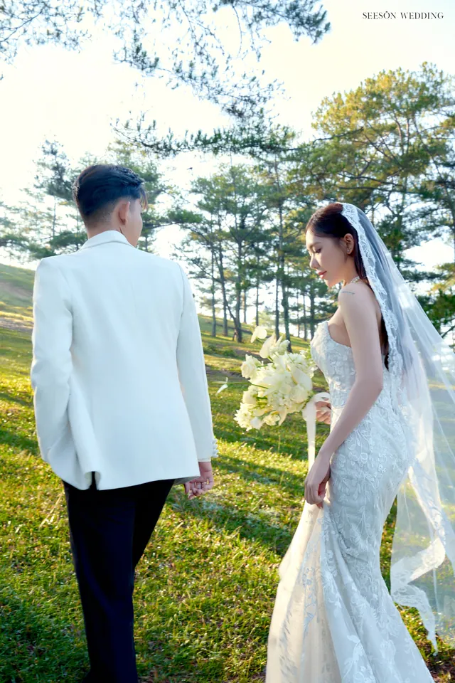 Ảnh cưới Nắng xuyên rừng thông tại Đồi thông, Đà Lạt — Đồi Thông Đà Lạt, SeesonWedding (ảnh 13/15)