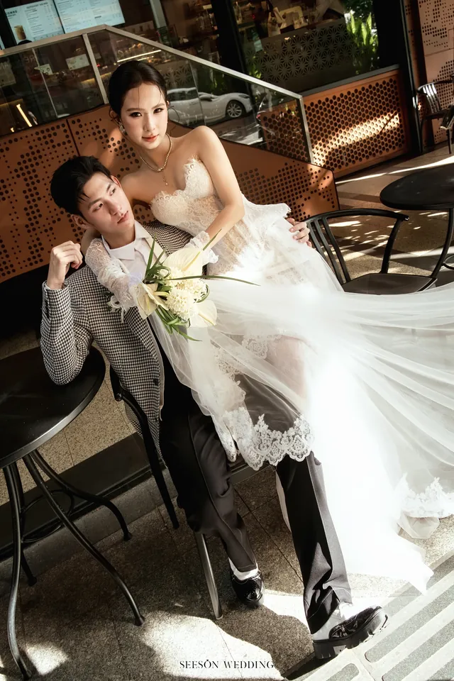 Ảnh cưới Phố Sài Gòn & quán cà phê tại Công trường Mê Linh & trung tâm Quận 1, TP.HCM — Ngoại Cảnh Sài Gòn — Mê Linh, SeesonWedding (ảnh 2/23)