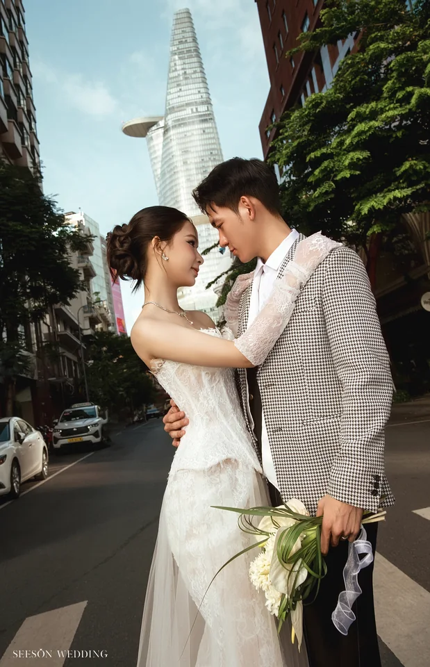 Ảnh cưới Phố Sài Gòn & quán cà phê tại Công trường Mê Linh & trung tâm Quận 1, TP.HCM — Ngoại Cảnh Sài Gòn — Mê Linh, SeesonWedding (ảnh 6/23)