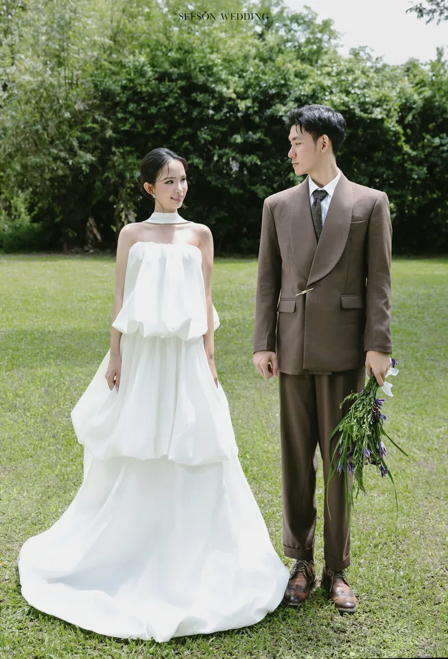 Ảnh cưới Vườn xanh & vest nâu tại Phú Mỹ Hưng, Quận 7, TP.HCM — Ngoại Cảnh Phú Mỹ Hưng, SeesonWedding (ảnh 19/26)