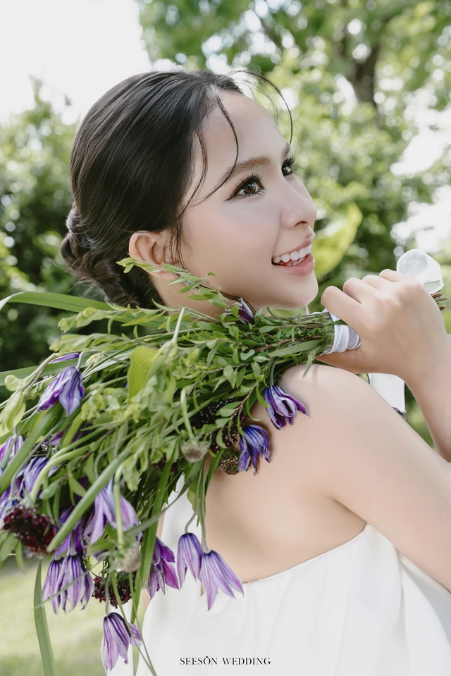 Ảnh cưới Vườn xanh & vest nâu tại Phú Mỹ Hưng, Quận 7, TP.HCM — Ngoại Cảnh Phú Mỹ Hưng, SeesonWedding (ảnh 22/26)