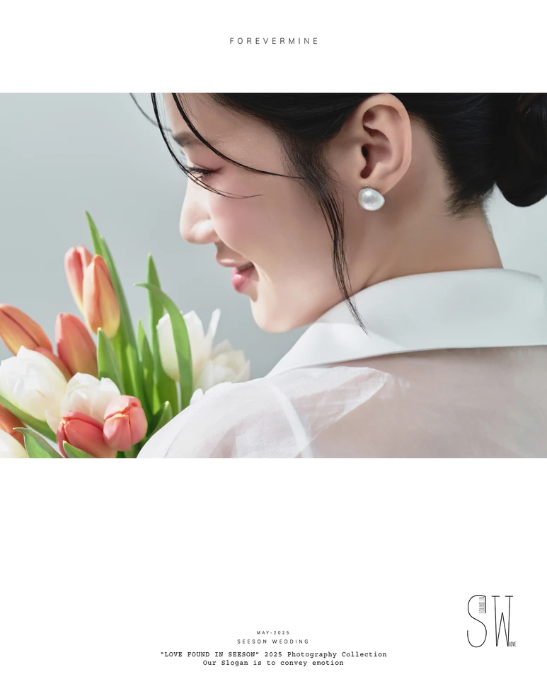 Ảnh cưới Tối giản, nền trắng, hoa tulip tại Studio SeesonWedding, TP.HCM — Studio — Trắng & Tulip, SeesonWedding (ảnh 14/16)