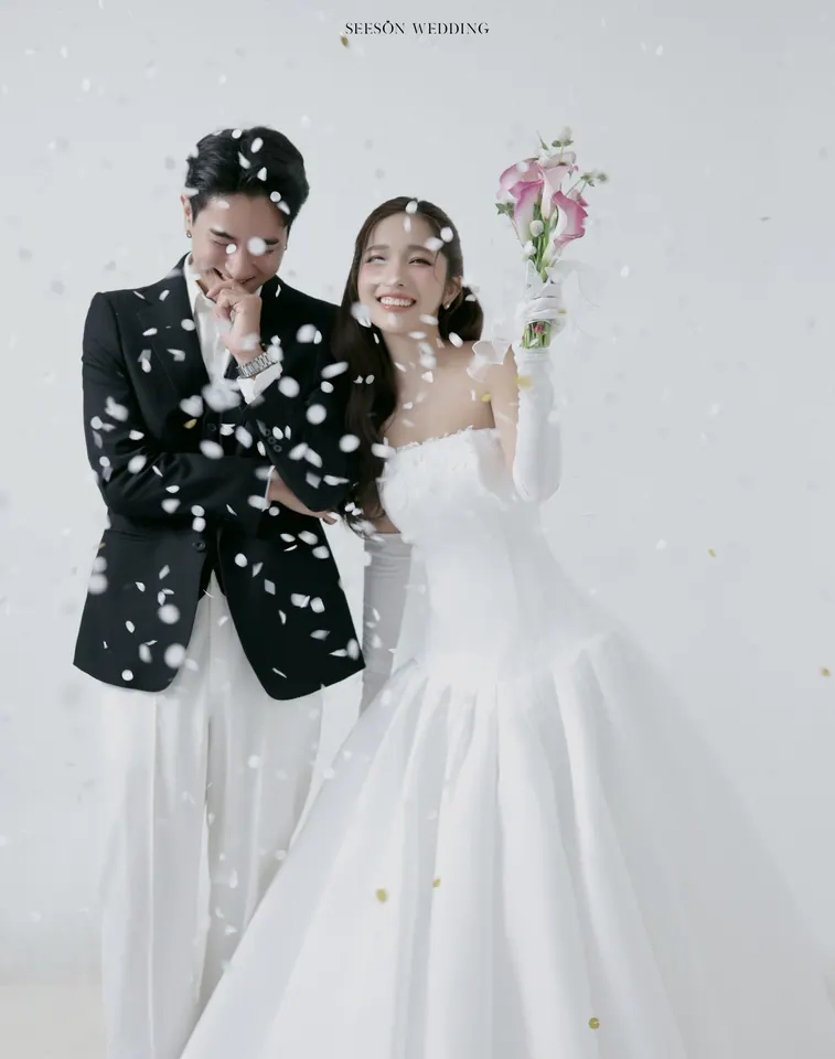 Ảnh cưới Nền trắng, calla hồng & găng tay satin tại Studio Seeson, TP.HCM — Studio — Calla Hồng & Găng Tay Satin, SeesonWedding (ảnh 24/59)