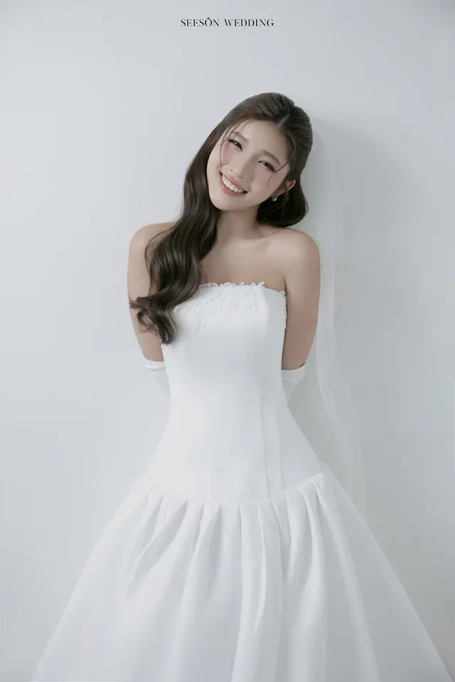 Ảnh cưới Nền trắng, calla hồng & găng tay satin tại Studio Seeson, TP.HCM — Studio — Calla Hồng & Găng Tay Satin, SeesonWedding (ảnh 29/59)