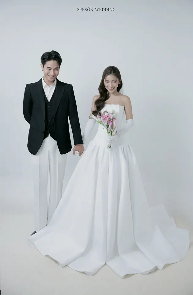 Ảnh cưới Nền trắng, calla hồng & găng tay satin tại Studio Seeson, TP.HCM — Studio — Calla Hồng & Găng Tay Satin, SeesonWedding (ảnh 41/59)