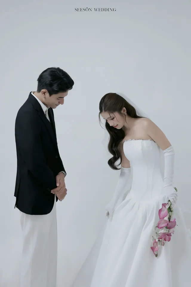Ảnh cưới Nền trắng, calla hồng & găng tay satin tại Studio Seeson, TP.HCM — Studio — Calla Hồng & Găng Tay Satin, SeesonWedding (ảnh 49/59)