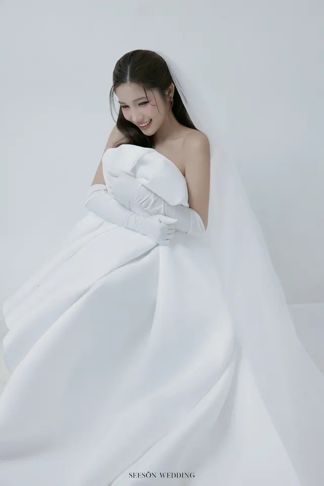 Ảnh cưới Nền trắng, calla hồng & găng tay satin tại Studio Seeson, TP.HCM — Studio — Calla Hồng & Găng Tay Satin, SeesonWedding (ảnh 54/59)
