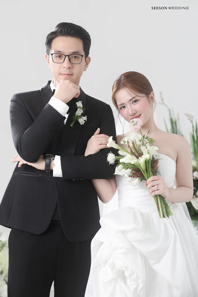 Ảnh cưới Nền sáng & hoa trắng tại Studio SeesonWedding, TP.HCM — Studio — Concept Hoa, SeesonWedding (ảnh 4/29)