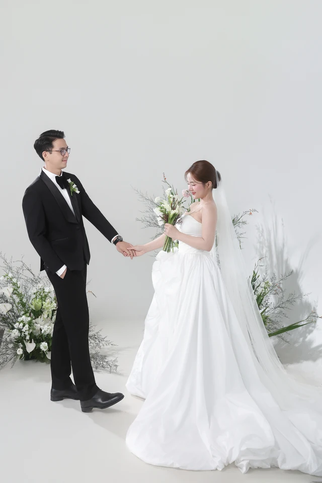 Ảnh cưới Nền sáng & hoa trắng tại Studio SeesonWedding, TP.HCM — Studio — Concept Hoa, SeesonWedding (ảnh 5/29)