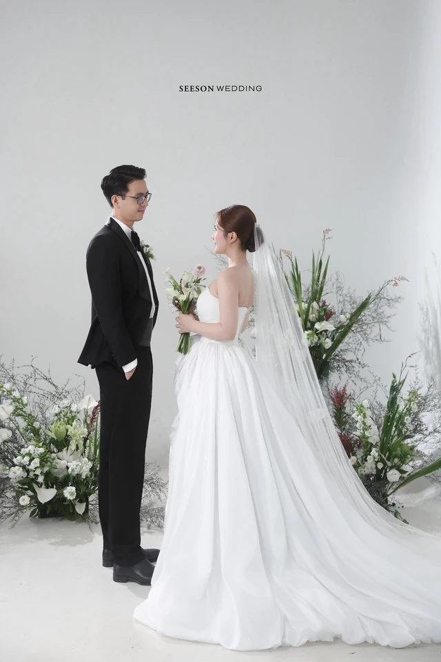 Ảnh cưới Nền sáng & hoa trắng tại Studio SeesonWedding, TP.HCM — Studio — Concept Hoa, SeesonWedding (ảnh 8/29)