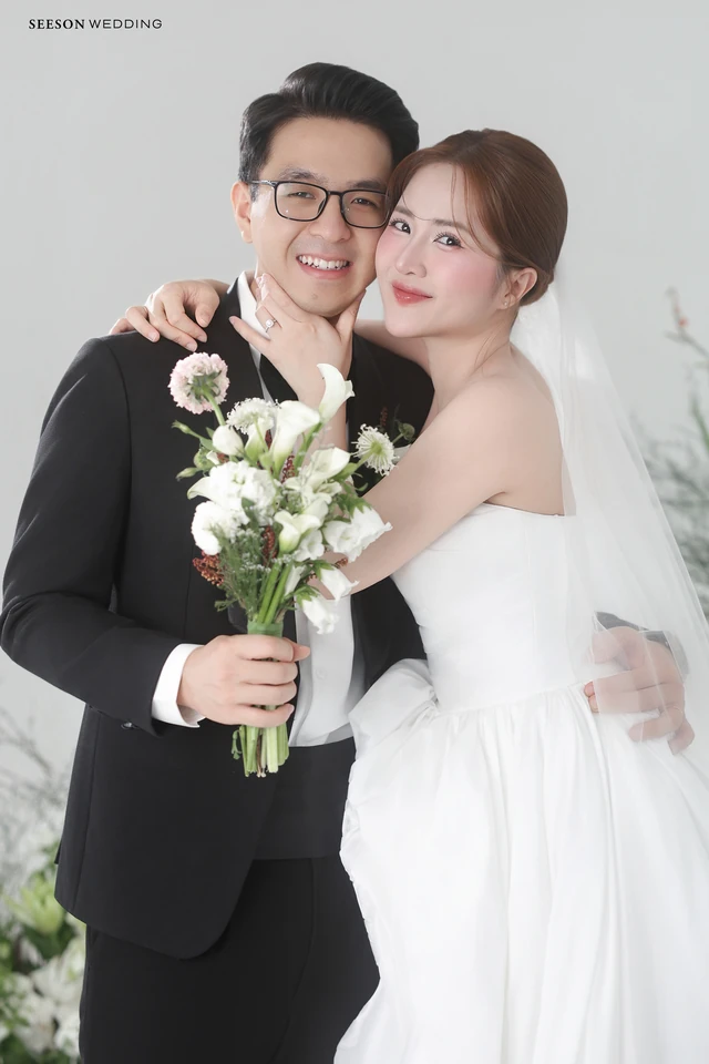 Ảnh cưới Nền sáng & hoa trắng tại Studio SeesonWedding, TP.HCM — Studio — Concept Hoa, SeesonWedding (ảnh 16/29)