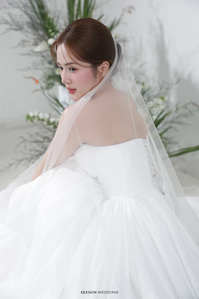 Ảnh cưới Nền sáng & hoa trắng tại Studio SeesonWedding, TP.HCM — Studio — Concept Hoa, SeesonWedding (ảnh 18/29)