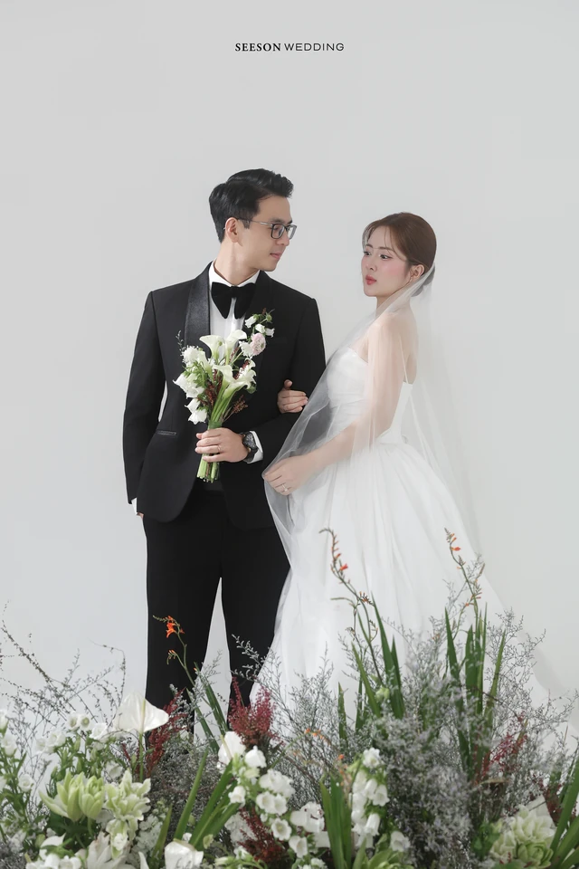 Ảnh cưới Nền sáng & hoa trắng tại Studio SeesonWedding, TP.HCM — Studio — Concept Hoa, SeesonWedding (ảnh 23/29)