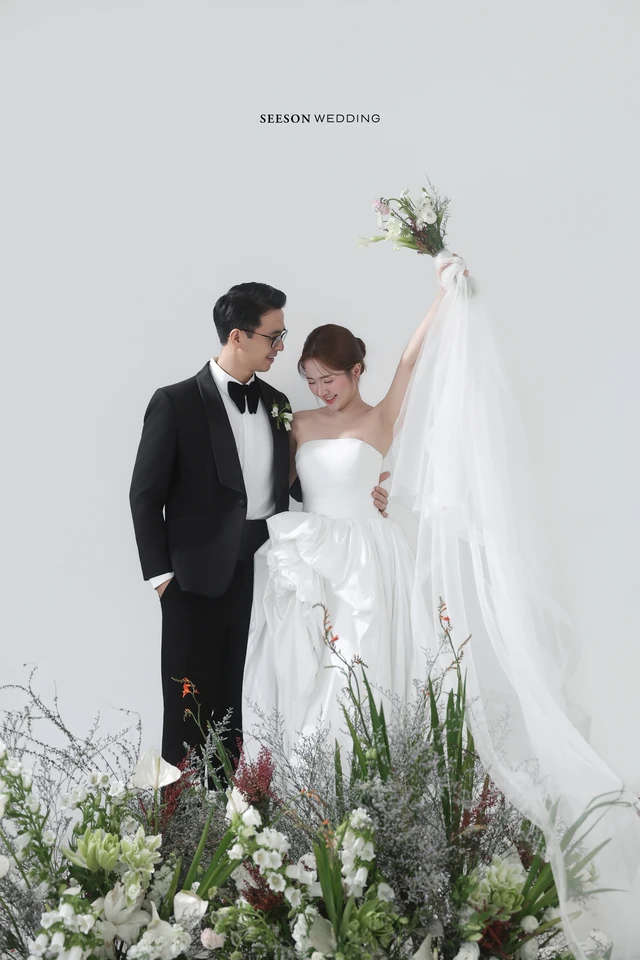 Ảnh cưới Nền sáng & hoa trắng tại Studio SeesonWedding, TP.HCM — Studio — Concept Hoa, SeesonWedding (ảnh 25/29)