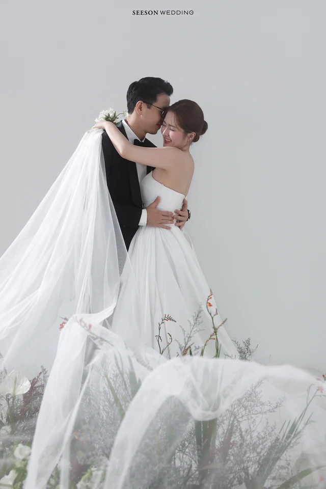 Ảnh cưới Nền sáng & hoa trắng tại Studio SeesonWedding, TP.HCM — Studio — Concept Hoa, SeesonWedding (ảnh 27/29)