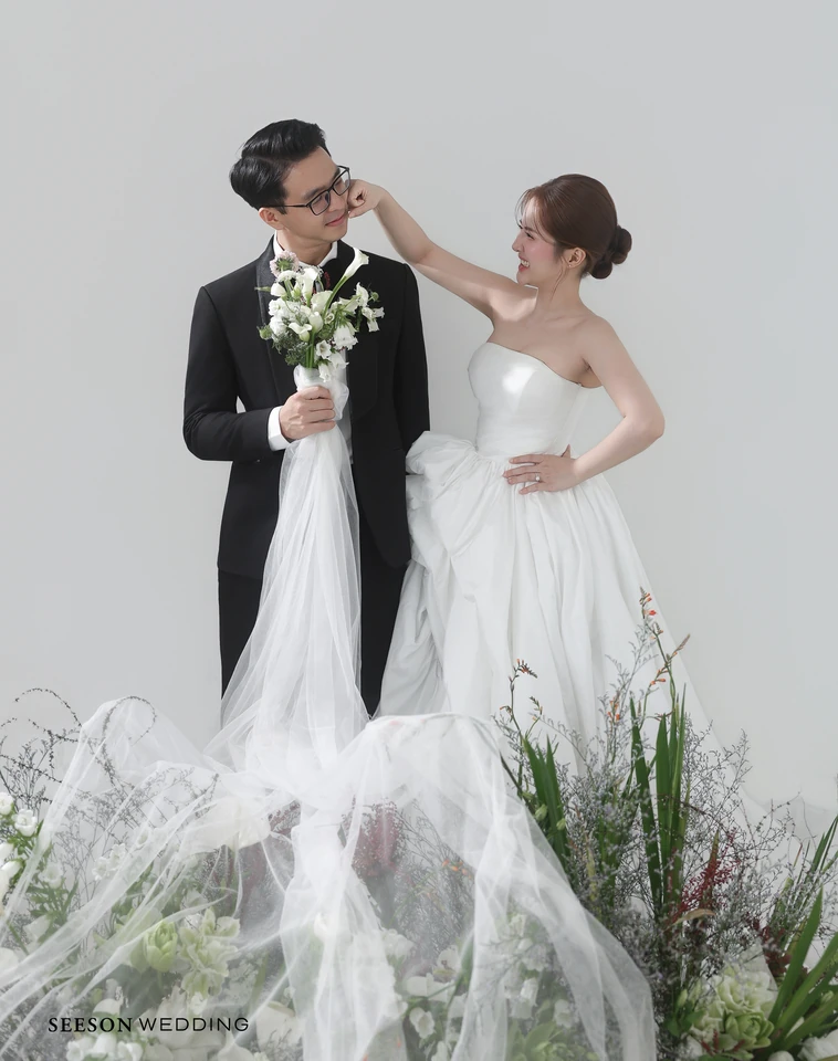 Ảnh cưới Nền sáng & hoa trắng tại Studio SeesonWedding, TP.HCM — Studio — Concept Hoa, SeesonWedding (ảnh 28/29)