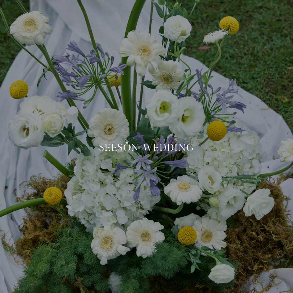 Ảnh cưới Vườn hoa tươi & lụa trắng tại Phim trường Vũ Garden, TP.HCM — Vũ Garden — Concept Hoa Tươi, SeesonWedding (ảnh 2/26)