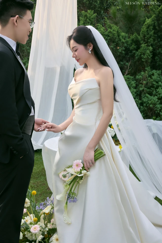 Ảnh cưới Vườn hoa tươi & lụa trắng tại Phim trường Vũ Garden, TP.HCM — Vũ Garden — Concept Hoa Tươi, SeesonWedding (ảnh 3/26)