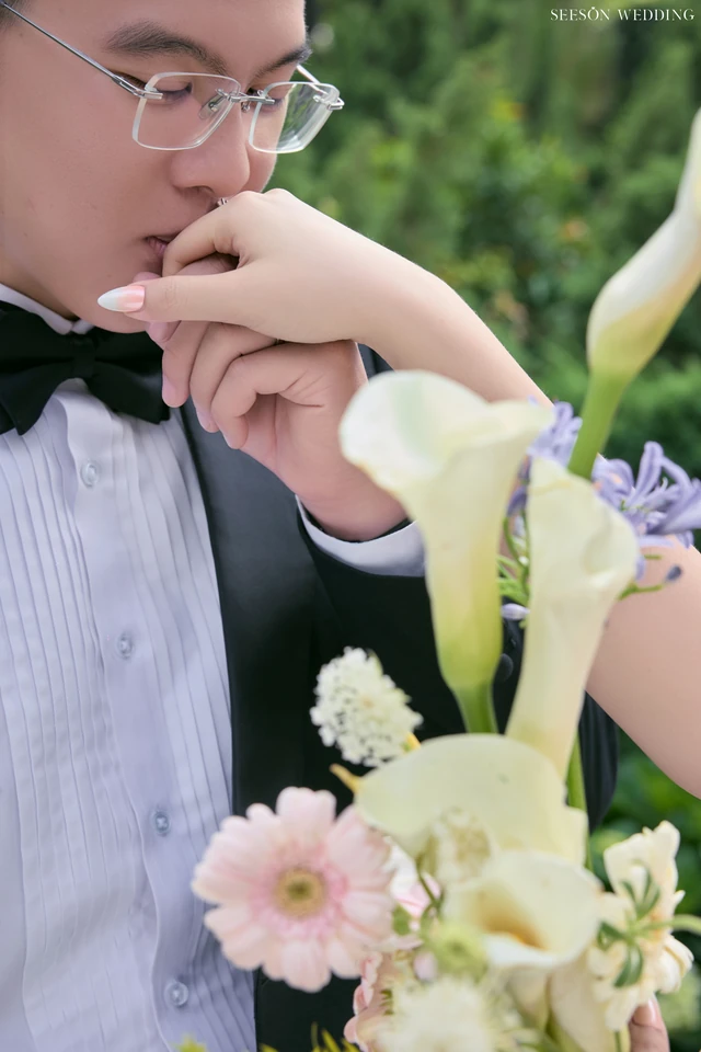 Ảnh cưới Vườn hoa tươi & lụa trắng tại Phim trường Vũ Garden, TP.HCM — Vũ Garden — Concept Hoa Tươi, SeesonWedding (ảnh 6/26)