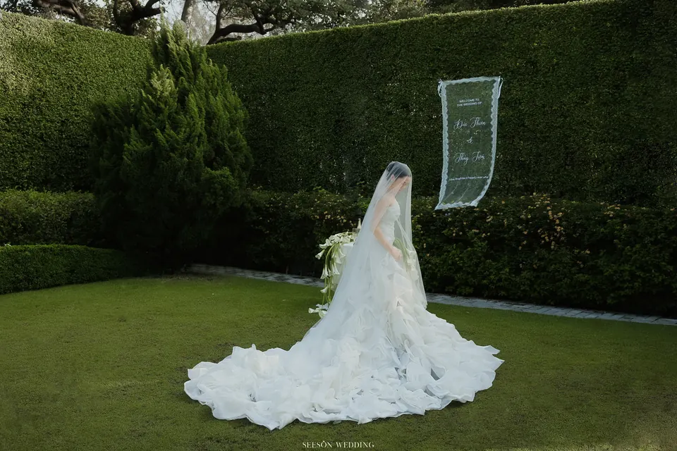 Ảnh cưới Trắng đen & chi tiết tại Phim trường Vũ Garden, TP.HCM — Vũ Garden — Trắng Đen, SeesonWedding (ảnh 2/9)