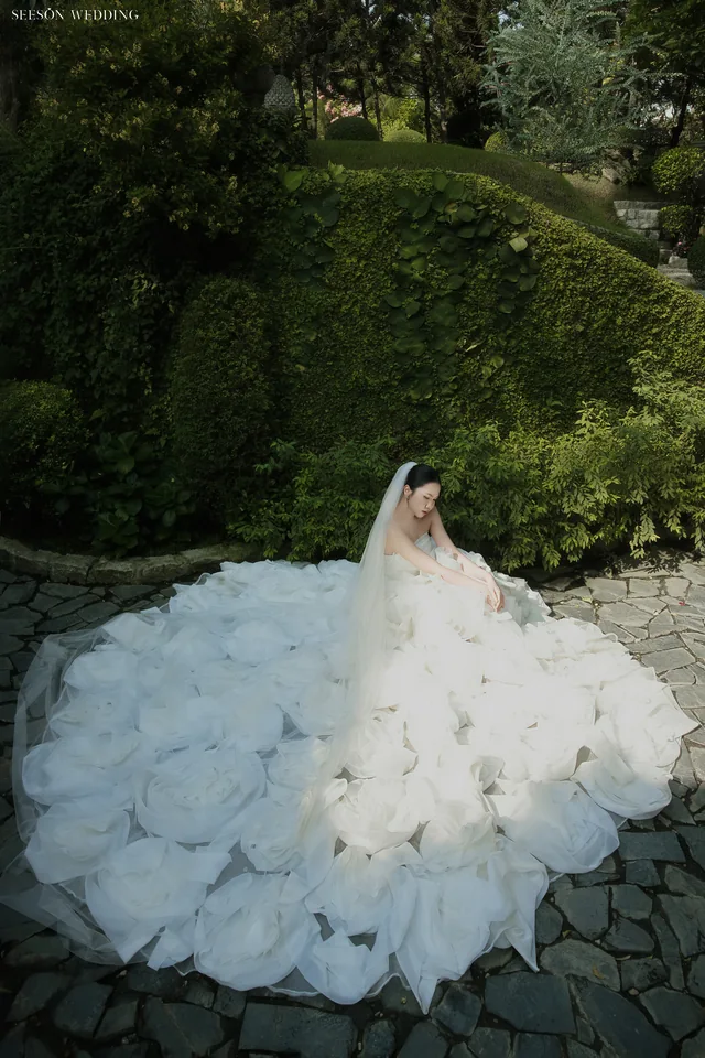 Ảnh cưới Trắng đen & chi tiết tại Phim trường Vũ Garden, TP.HCM — Vũ Garden — Trắng Đen, SeesonWedding (ảnh 6/9)