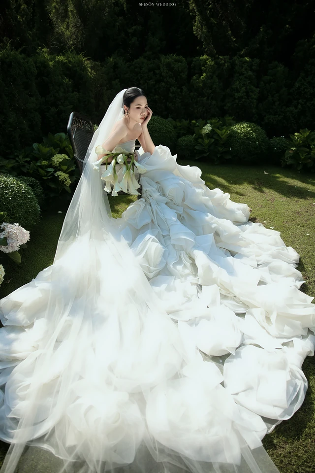 Ảnh cưới Trắng đen & chi tiết tại Phim trường Vũ Garden, TP.HCM — Vũ Garden — Trắng Đen, SeesonWedding (ảnh 8/9)