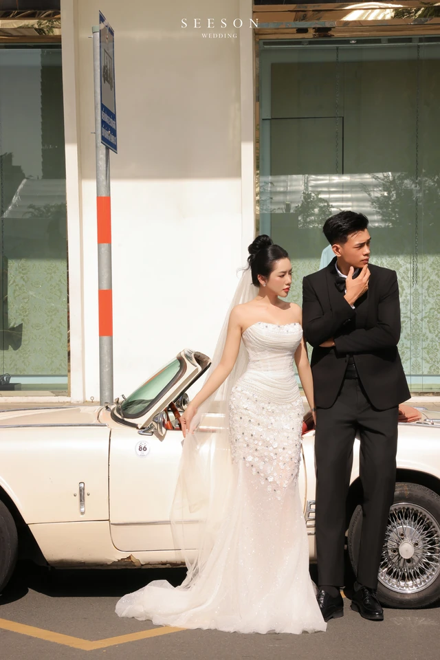 Ảnh cưới Xe cổ trắng & phố cổ tại Đường Đồng Khởi, Quận 1, TP.HCM — Xe Cổ Trắng — Phố Sài Gòn, SeesonWedding (ảnh 16/34)