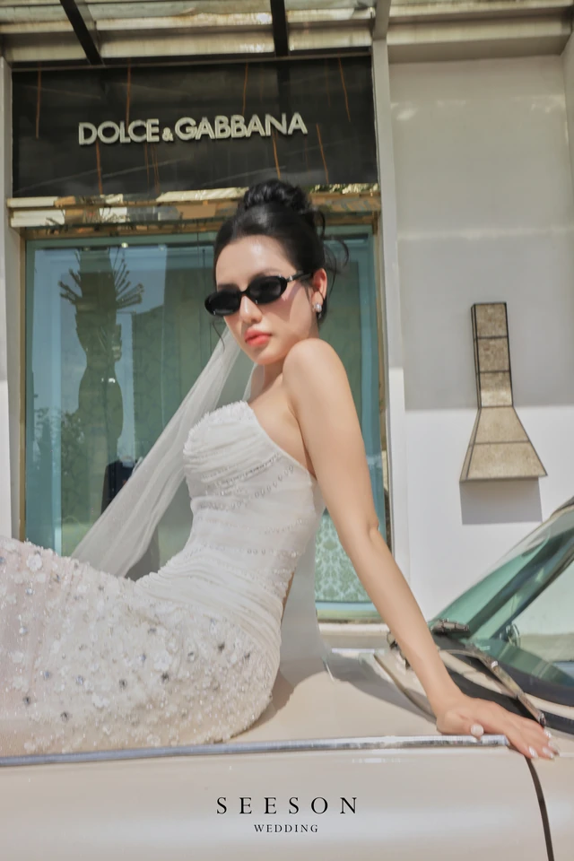 Ảnh cưới Xe cổ trắng & phố cổ tại Đường Đồng Khởi, Quận 1, TP.HCM — Xe Cổ Trắng — Phố Sài Gòn, SeesonWedding (ảnh 20/34)