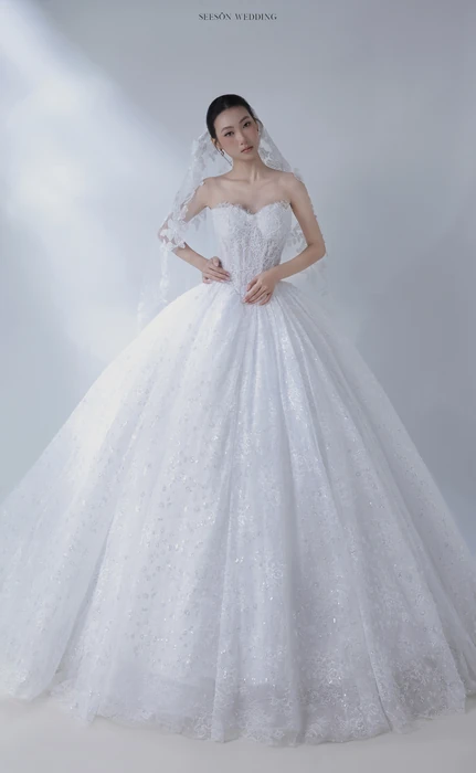 Váy cưới Rêverie (LM-10) — Ren kim tuyến · tùng siêu bồng — SeesonWedding TP.HCM