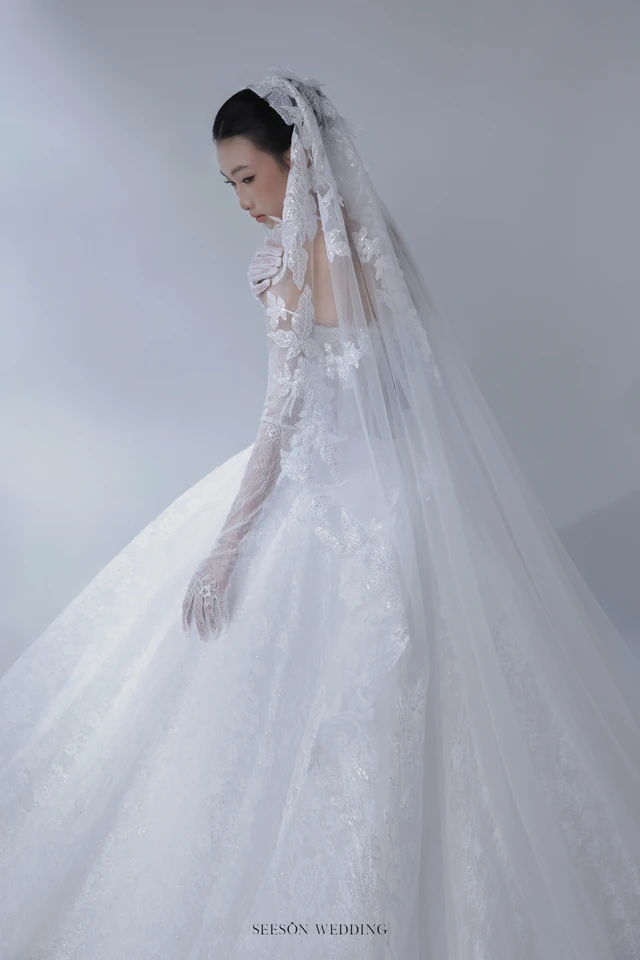 Váy cưới Marceline LM-12 — Corset xếp li · găng ren dài — SeesonWedding TP.HCM (ảnh 6/6)