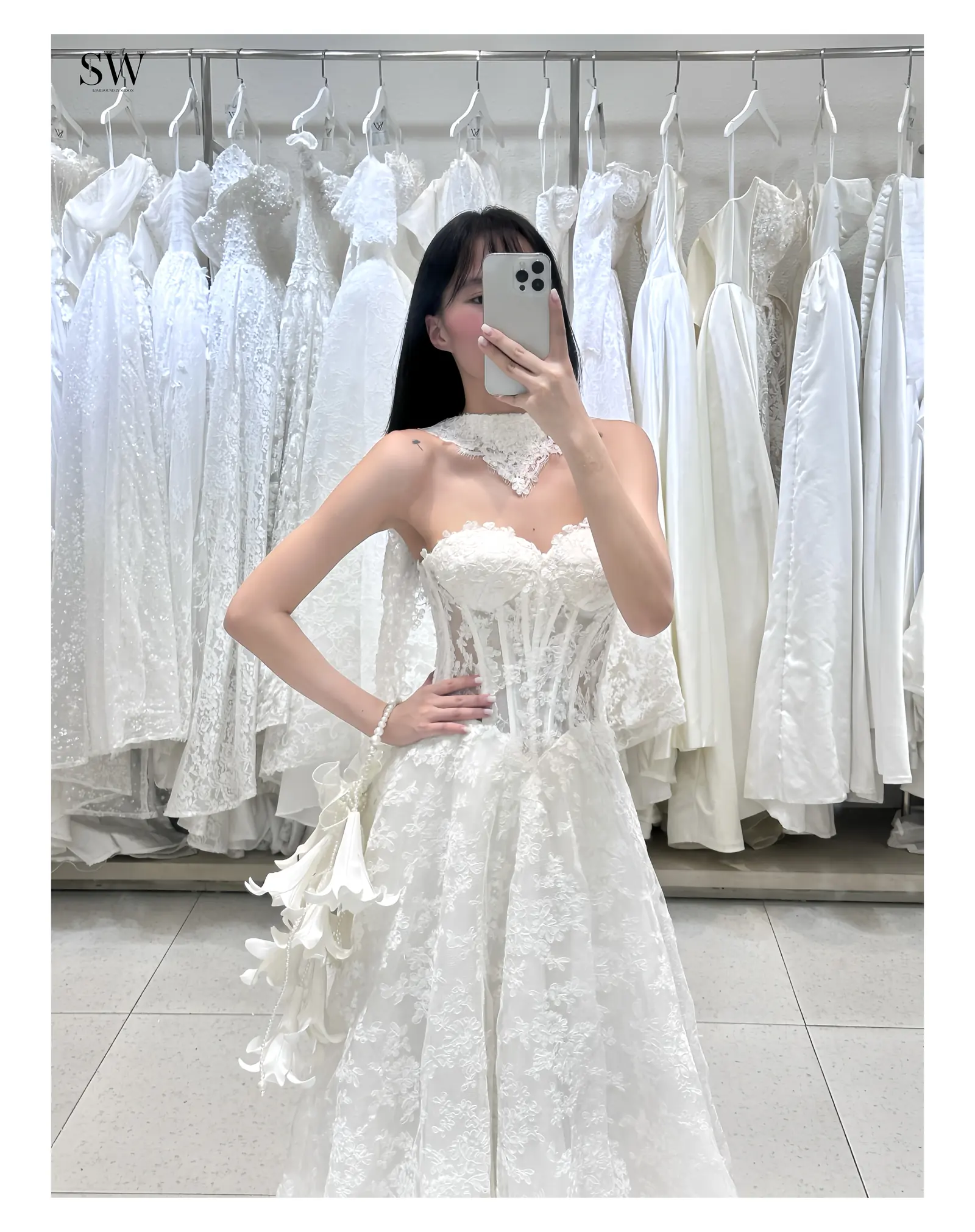 Váy cưới Diễm (NH-02) — Ren hoa thêu, cổ yếm ren (choker) — SeesonWedding TP.HCM