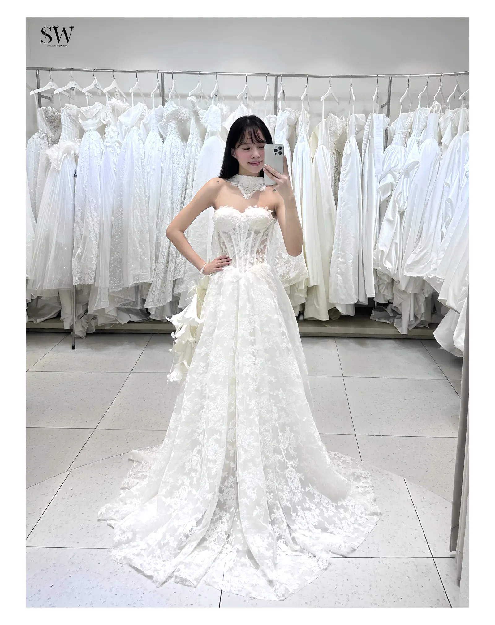 Váy cưới Diễm (NH-02) — Ren hoa thêu, cổ yếm ren (choker) — SeesonWedding TP.HCM (ảnh 2/6)
